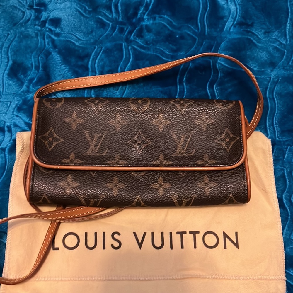 Louis Vuitton Clutch OR Shoulder OR Crossbody Bag